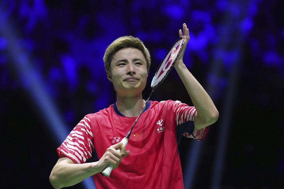 感动！29岁石宇奇跪地喜极而泣，7年后世锦赛终圆梦+弥补奥运遗憾